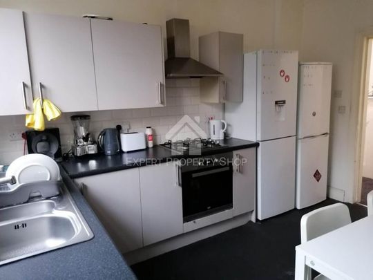 1 bedroom in a house share to rent - Photo 1