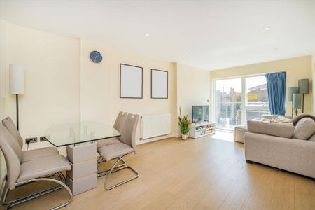 2 bedroom flat to rent - Photo 2
