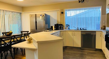 Five Bedroom House - Photo 4