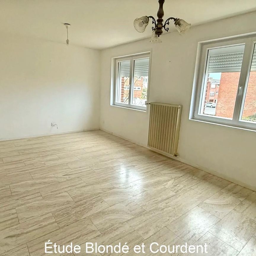 À LOUER - Maison bel étage quartier Barrière rouge Cette maison bel étage semi mitoyenne d'... - Photo 1