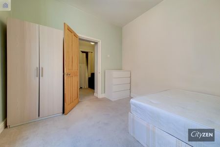 Mile End Road, London - Photo 3