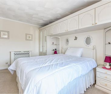 2 bedroom semi-detached bungalow to rent - Photo 3