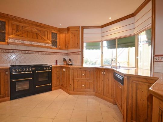 FULLY FURNISHED - CONTACT AGENT FOR AVAILABILITY - Photo 1