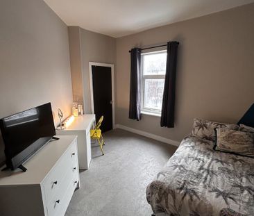 6 bedroom end of terrace house to rent - Photo 6