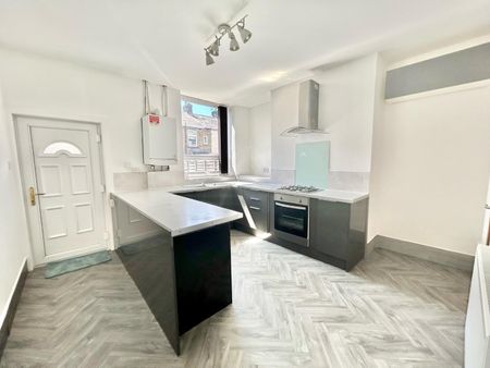 Cleveland Street, Colne - Photo 5