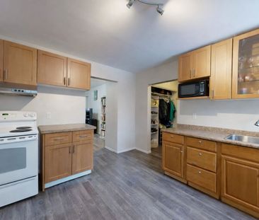 For Lease - 117 Hampton Avenue Unit# Main, Toronto, Ontario - Photo 2