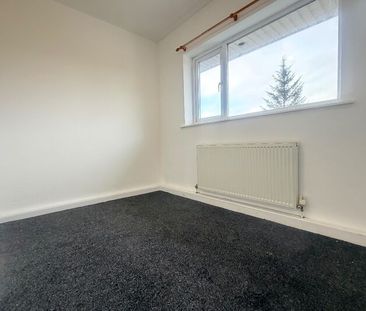 Columbia Way, Blackburn - Photo 3