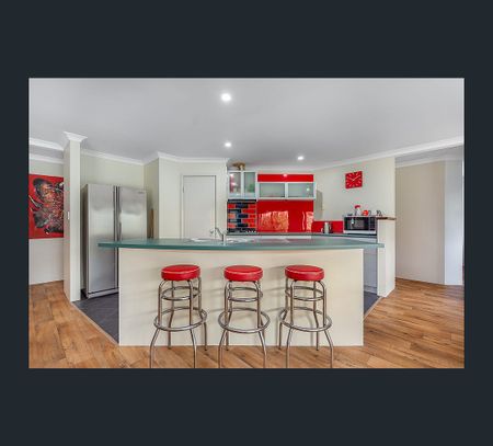 8 Clare Row, College Grove, WA 6230 - Photo 2