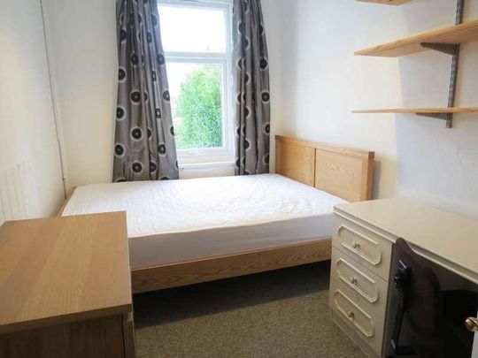 Bedroom Detached House In Bournemouth, BH9 - Photo 1