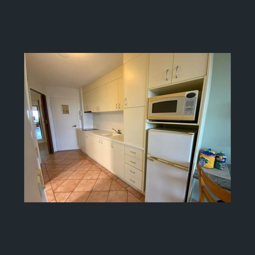 Beachfront Unit - Urangan - Photo 2