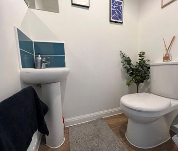 3 bedroom end of terrace house to rent - Photo 2