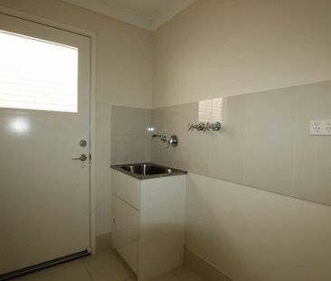 Spacious Family Home with Air Conditioning & Outdoor Living - Photo 2