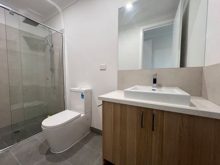 4-Bedroom Townhouse in Convenient Location - Photo 4