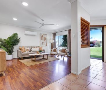 Family home with pool and views - Photo 4