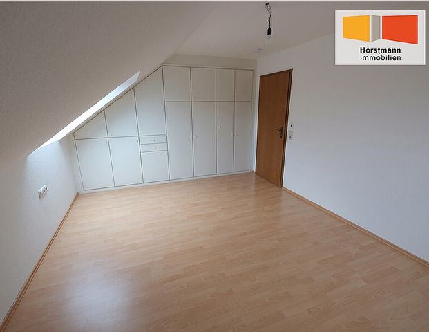 Dachgeschoßwohnung mit Einbauküche - Foto 1