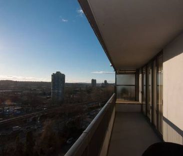 Brentlawn Towers: Renovated 2 Bedroom Suite - Photo 1