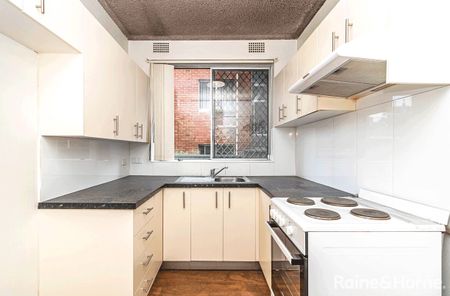 2 Bedroom Unit With Great Location! - Photo 3