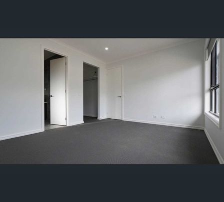 6 Verdant Drive, Donnybrook, Vic 3064 - Photo 1
