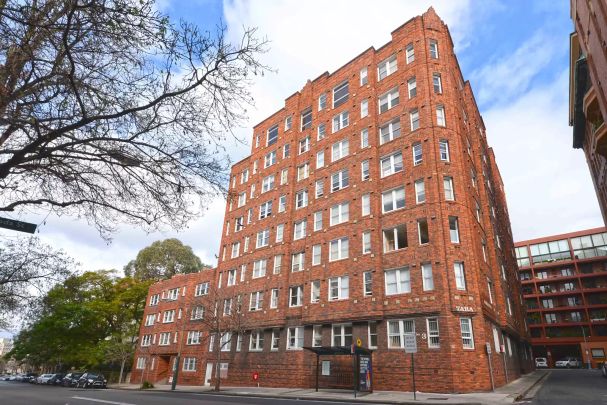 Art Deco One Bedroom Apartment Located In the sought After "Tara" Security Building - Photo 1