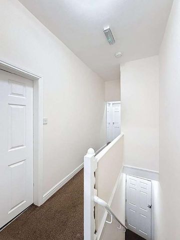 First Floor Flat, Newport Street, Middleport, Stoke-on-trent, ST6 - Photo 2