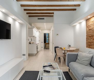 Recently Refurbished 2-Bedroom Apartment Near the City Centre - Photo 4