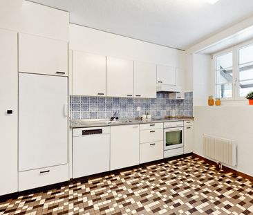 Wohnung mit Altbaucharme im Dorfzentrum von Attiswil! - Photo 3