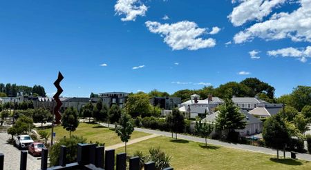 EXECUTIVE FULLY FURNISHED INNER CITY BRAND NEW APARTMENT! - Photo 5