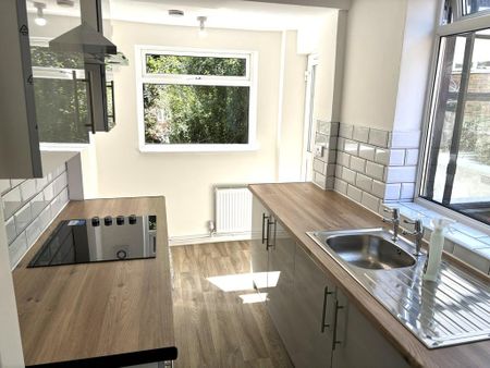 3 bedroom semi-detached house to rent - Photo 5