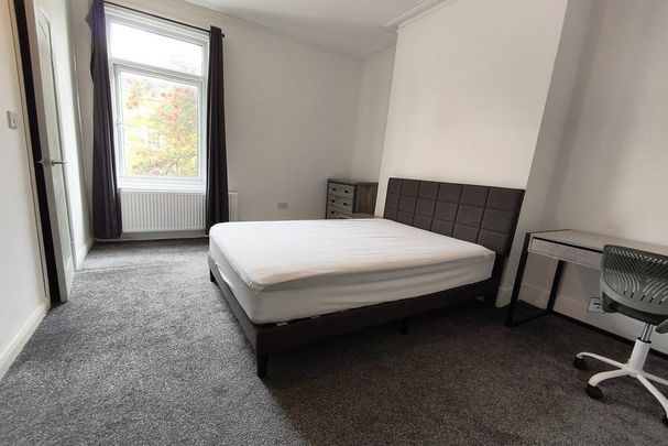 1 bedroom in a house share to rent - Photo 1