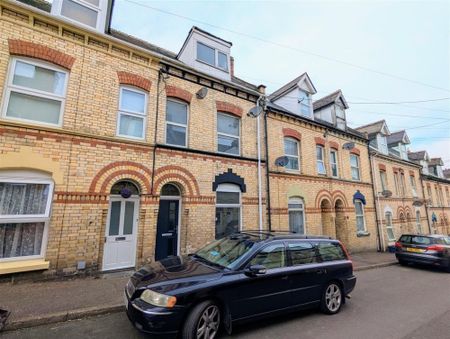 Sunflower Road, Barnstaple - Photo 2