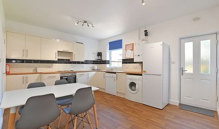 Fantastic 4 Bedroom Student Property - Photo 2