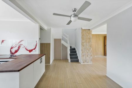 Freshly Renovated Townhouse - Photo 2