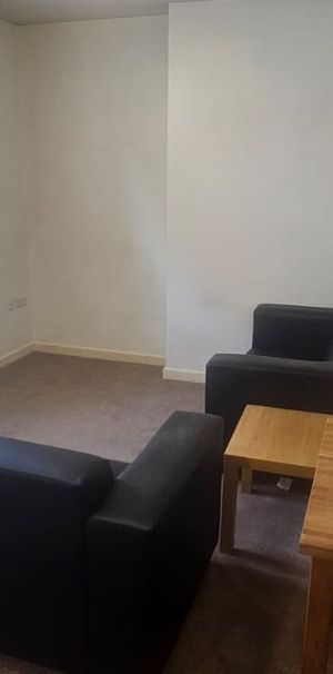 1 Bed - 121 Woodhouse Street, Woodhouse, Leeds - LS6 2PY - Student/Professional - Photo 1