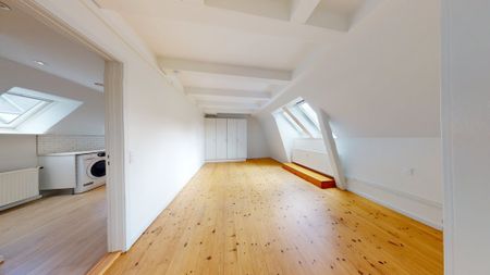 Centralt beliggende lejlighed med lys og livlig stemning - Foto 3