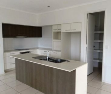 Family Home in the Beautiful Town of Seaside - Photo 4