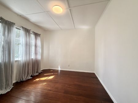 3 Bedroom House in Trentham - Photo 2