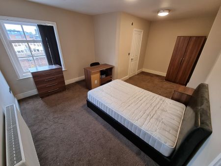 4 Bed Student Accommodation - Photo 4