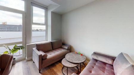 3 bedroom flat to rent - Photo 2