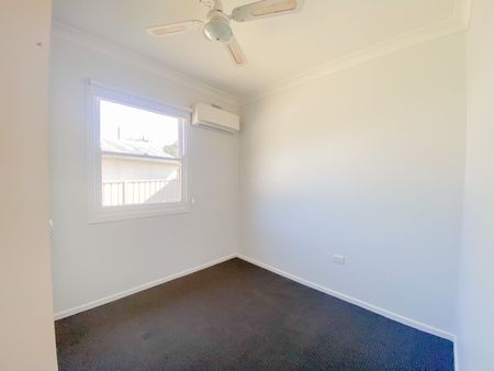 Cozy 3-Bedroom Home Near Rutherford Shopping Centre - Photo 4