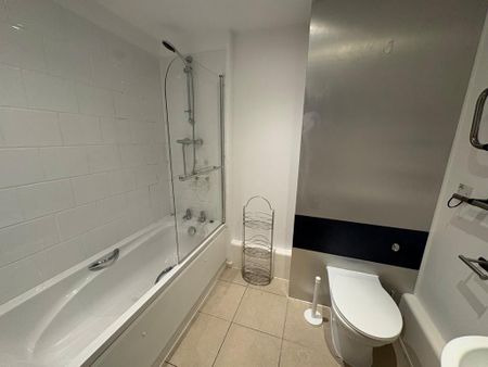 2 bedroom flat to rent - Photo 2