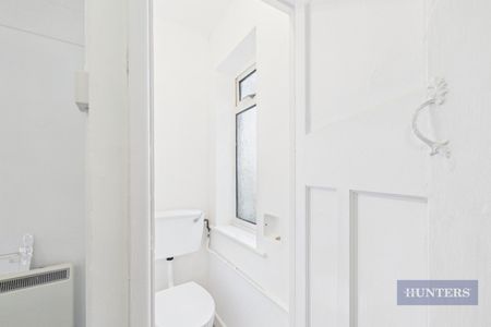 2 bedroom Flat To Let - Photo 2