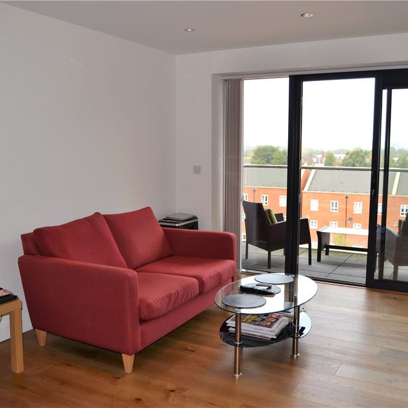 Popular Racecourse 4th floor apartment with private balcony and allocated parking. - Photo 1