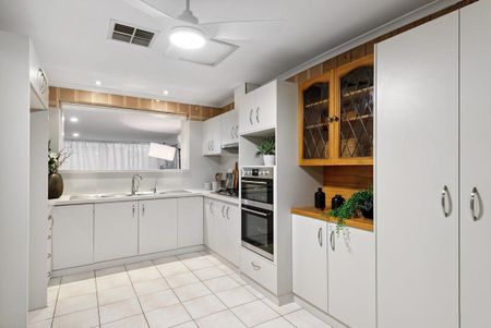 Stylish, Spacious Basket Range Stone Home in the Heart of Glynde! - Photo 2