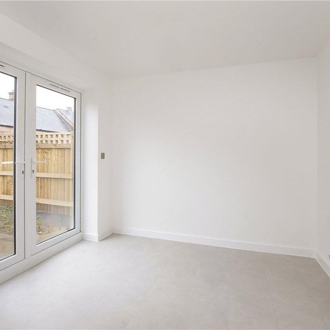 3 bedroom semi-detached house to rent - Photo 1