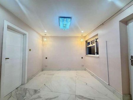 Church Leys, Harlow, CM18 - Photo 3