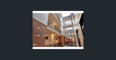 GLORIOUS MORNING SUN IN COURTYARD! - Photo 4