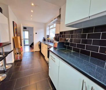 2 Bedroom End Terrace To Let - Photo 6