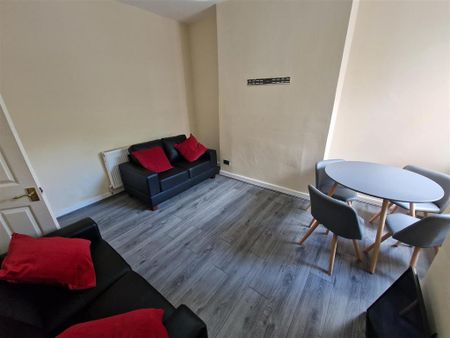 4 bedroom terraced house to rent - Photo 2