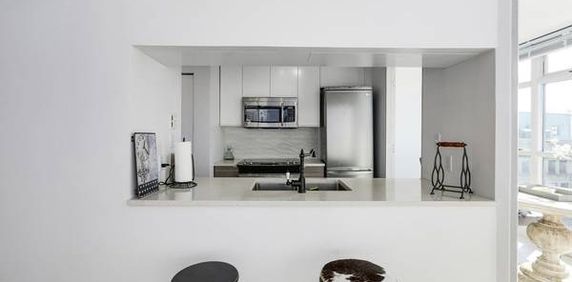 BEAUTIFUL CONTEMPORARY 1BR + Den - Photo 2