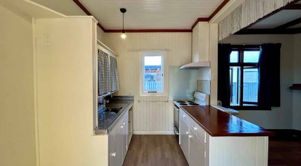 Spacious Charming Bungalow in Mahora - Photo 1